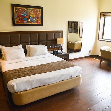 Park Suites Kolkata Bagian luar foto