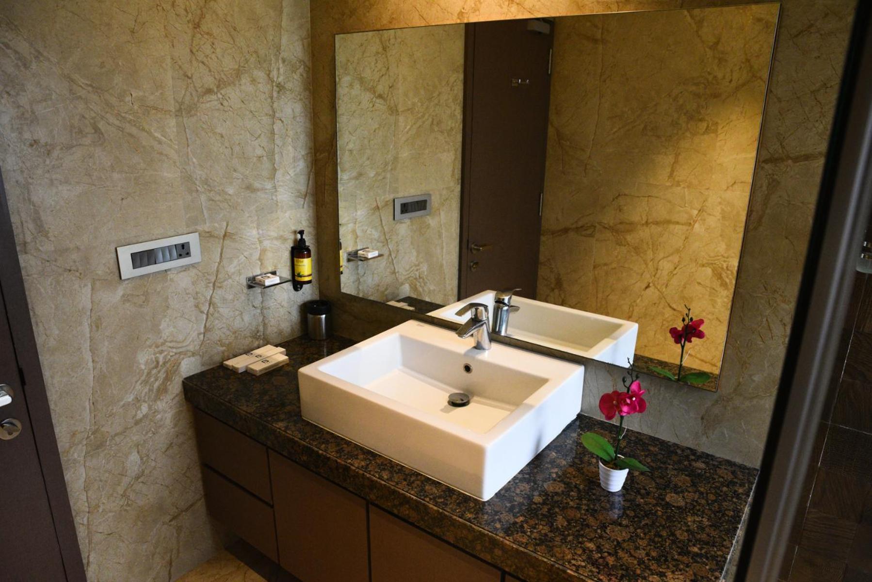 Park Suites Kolkata Bagian luar foto