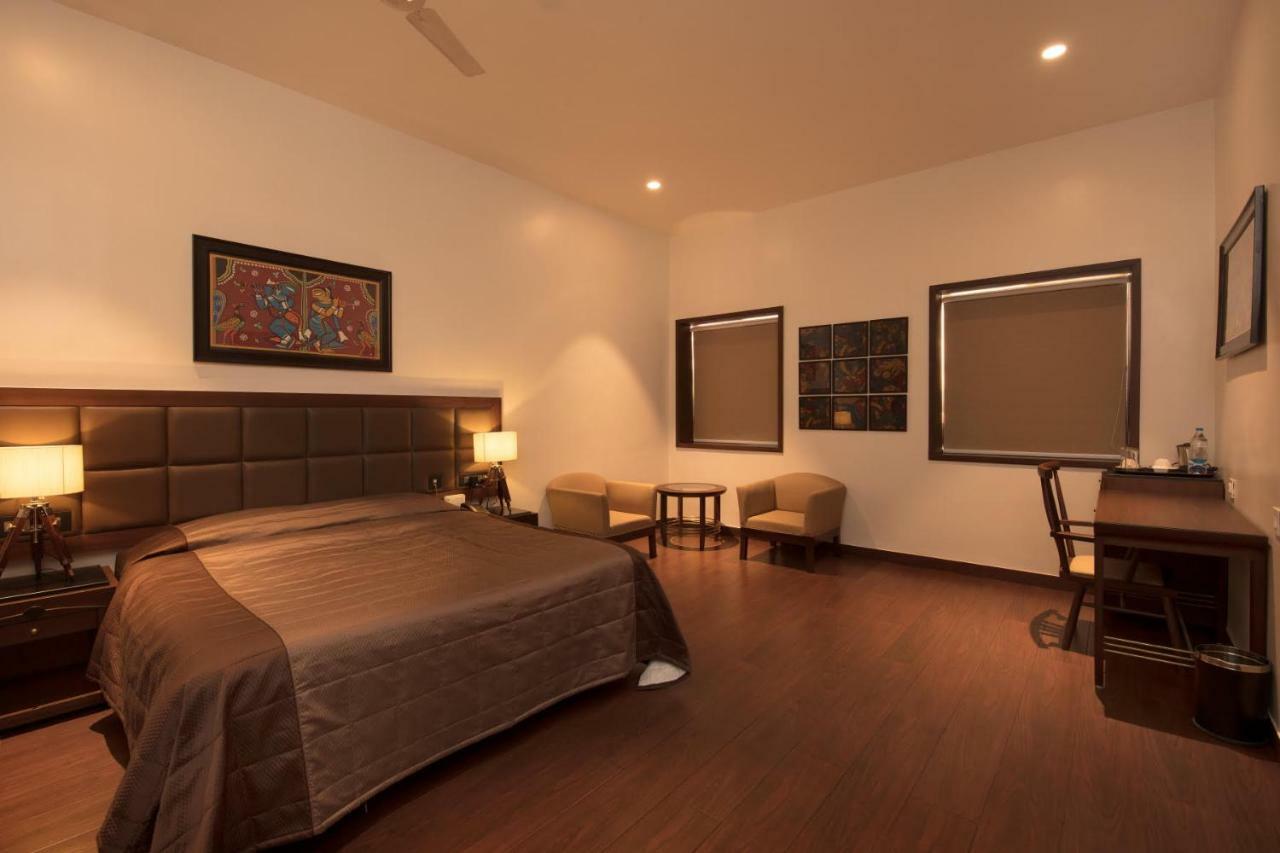 Park Suites Kolkata Bagian luar foto