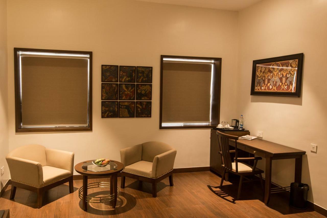 Park Suites Kolkata Bagian luar foto